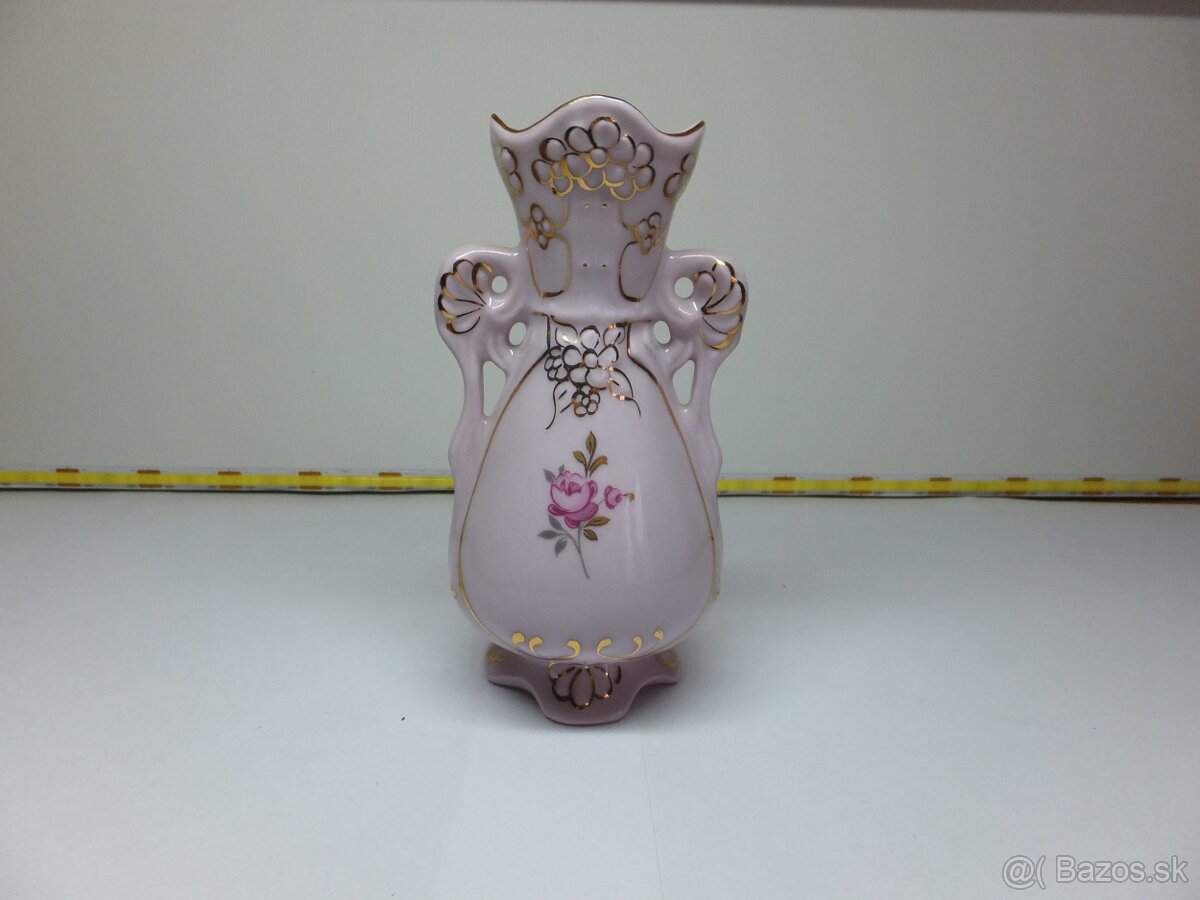 Růžový porcelán, pěkná vázička, značená.