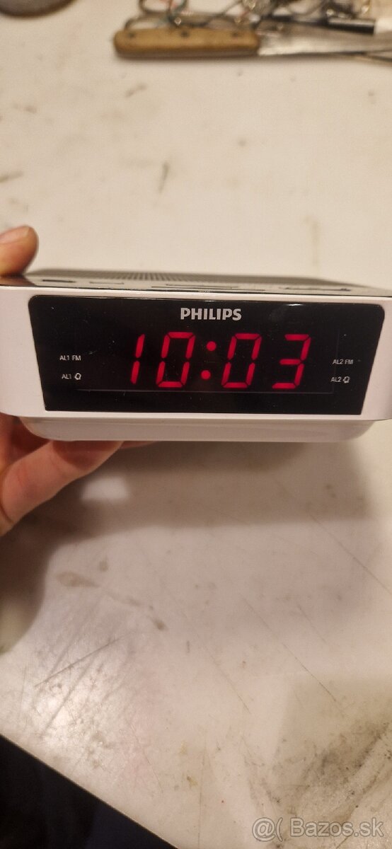 Rádiobudik, budik na nocny stolik digitalny