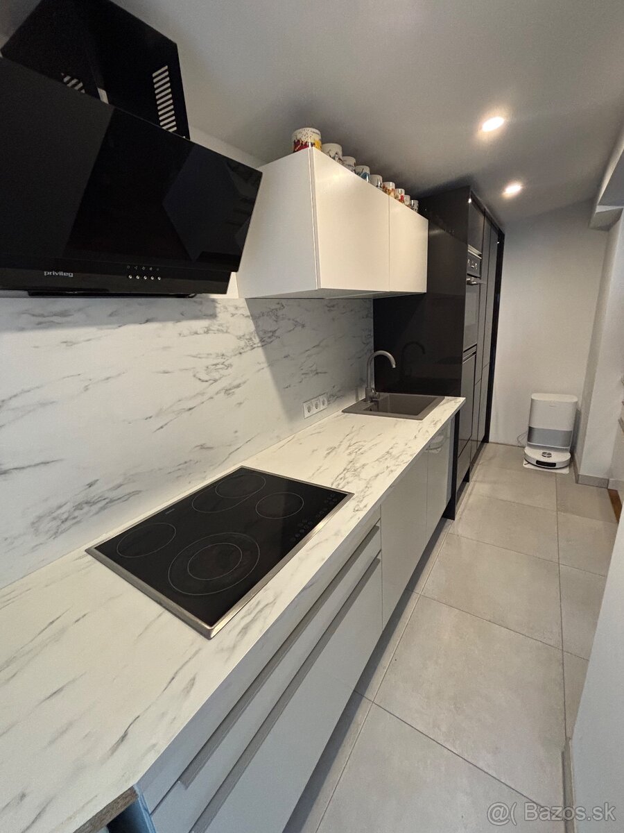 Dan kuche kuchyňa so spotrebičmi