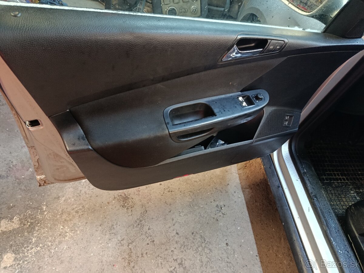 predam tapacire na passat b6