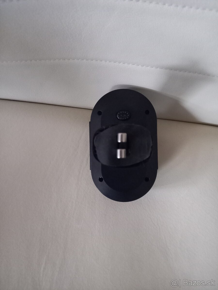 Drziak na mobil do auta