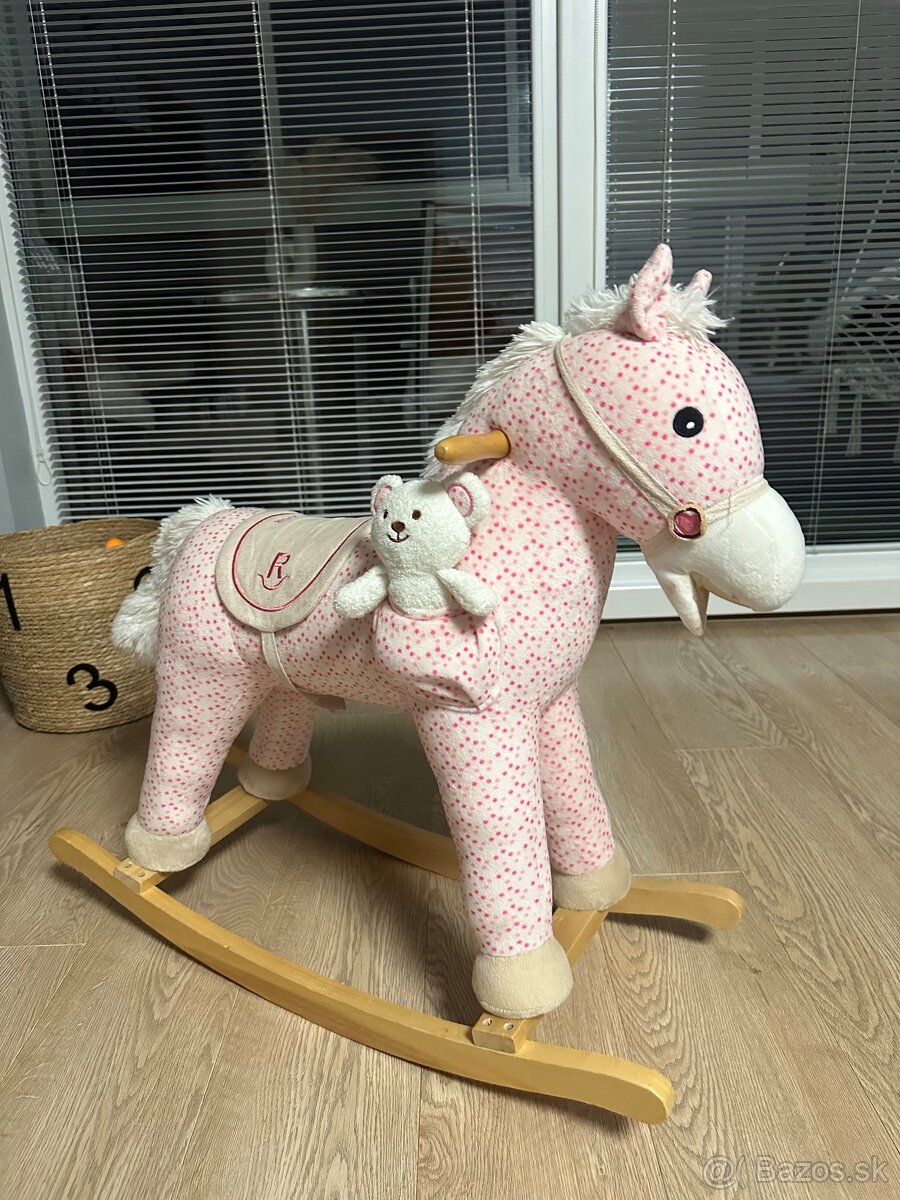 Hojdací zvukový kôň