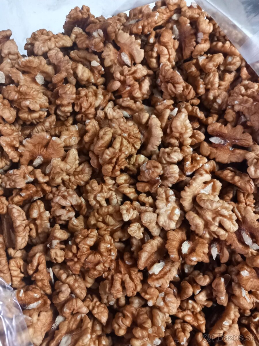 Vlašské orechy lúpané