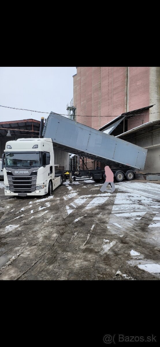 Scania R560