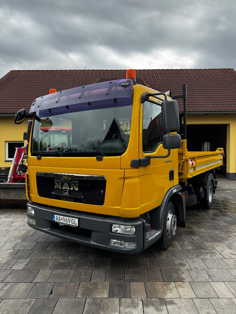 MAn tgl 8.210 trojstranny sklapač