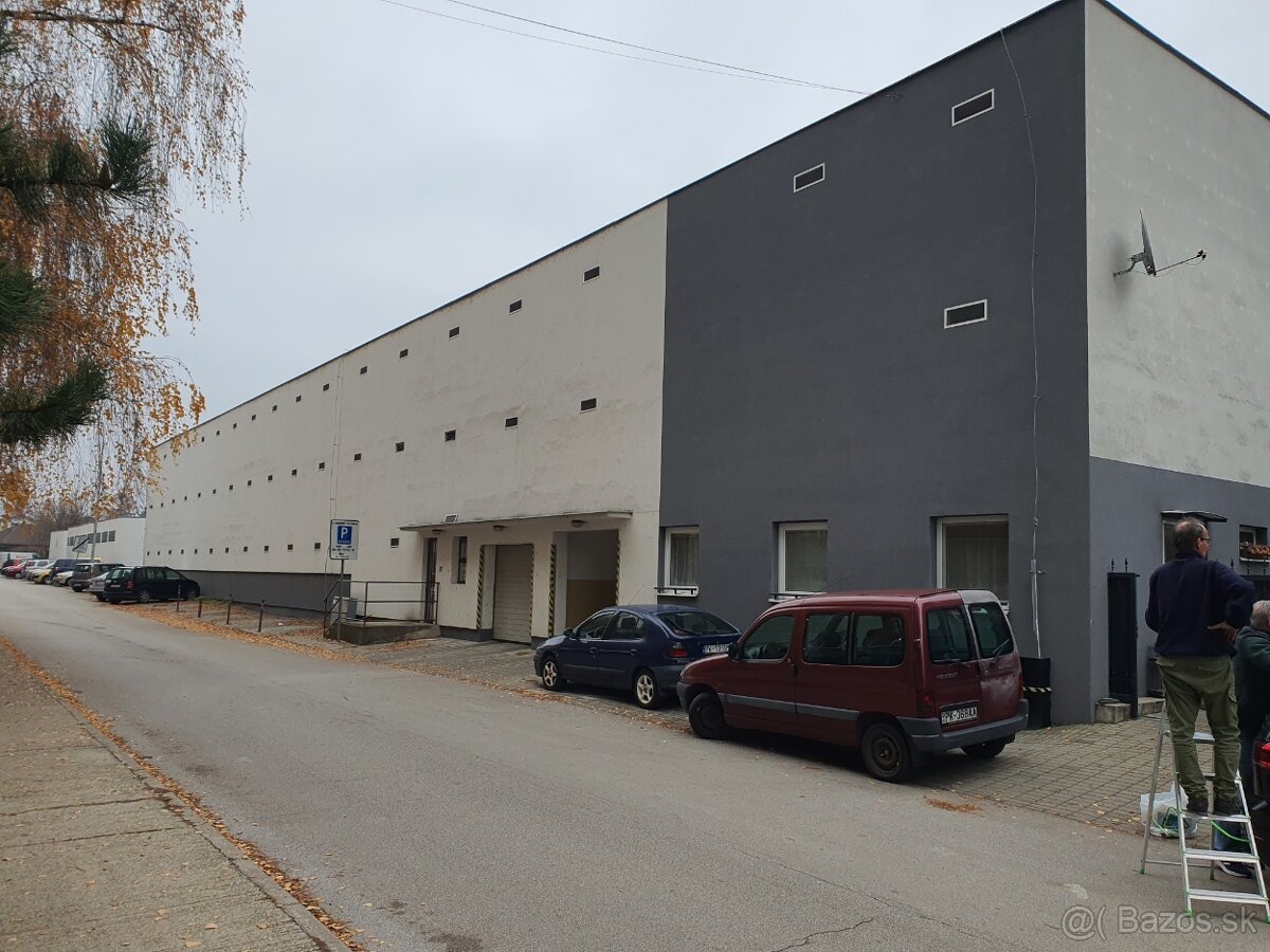 Garáž na Severe v garážovom dome na Novomeského ulici
