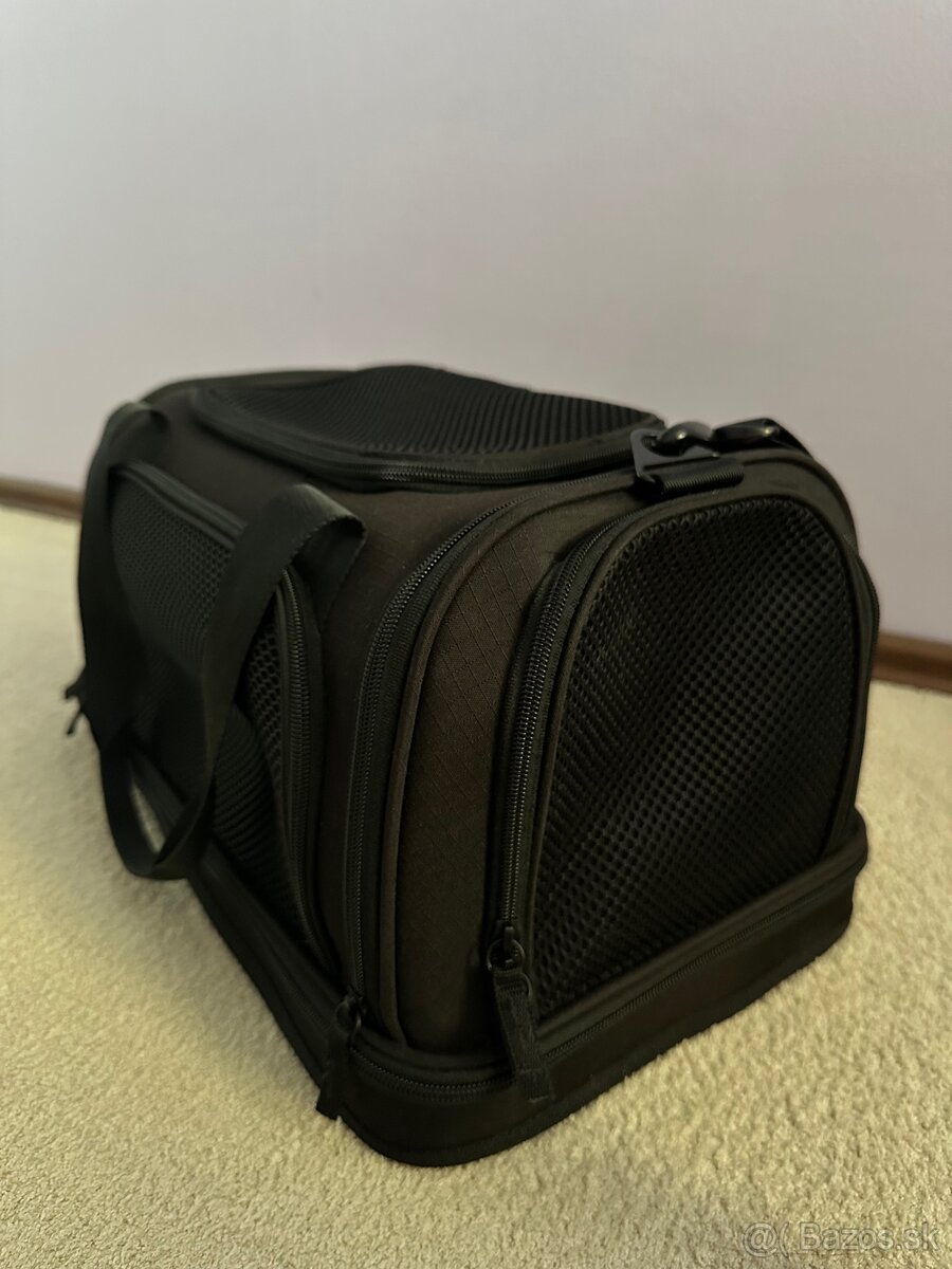 Čierna prepravná taška PLANE Trixie do 7kg