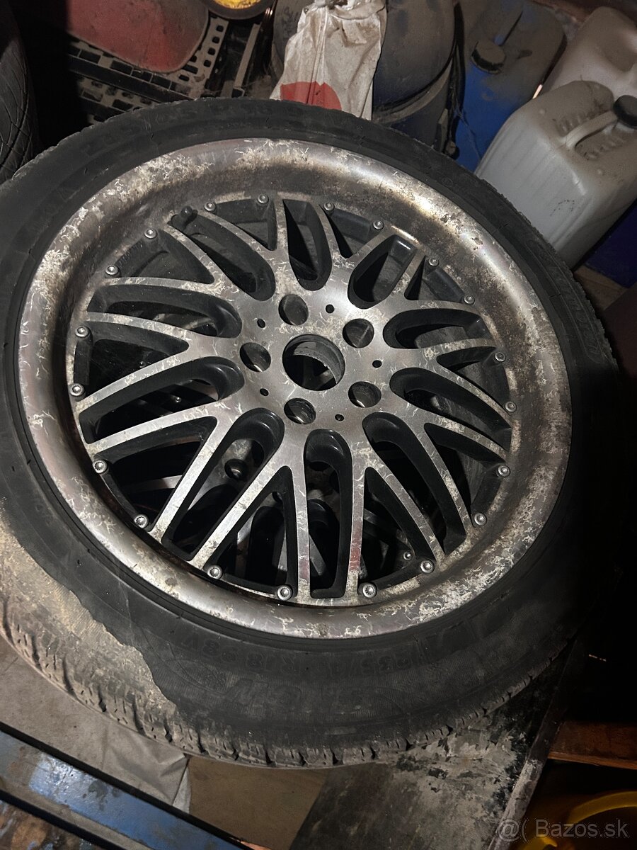 235/45 r18