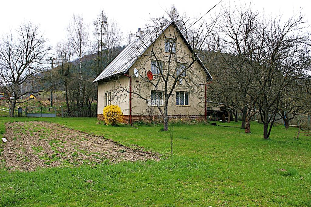 Margecany: 4 izbový tehlový rodinný dom na pozemku 1076 m2