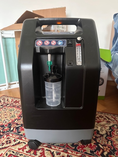 Profesionálny kyslíkový koncentrátor s výkonom 10 l/min a ti