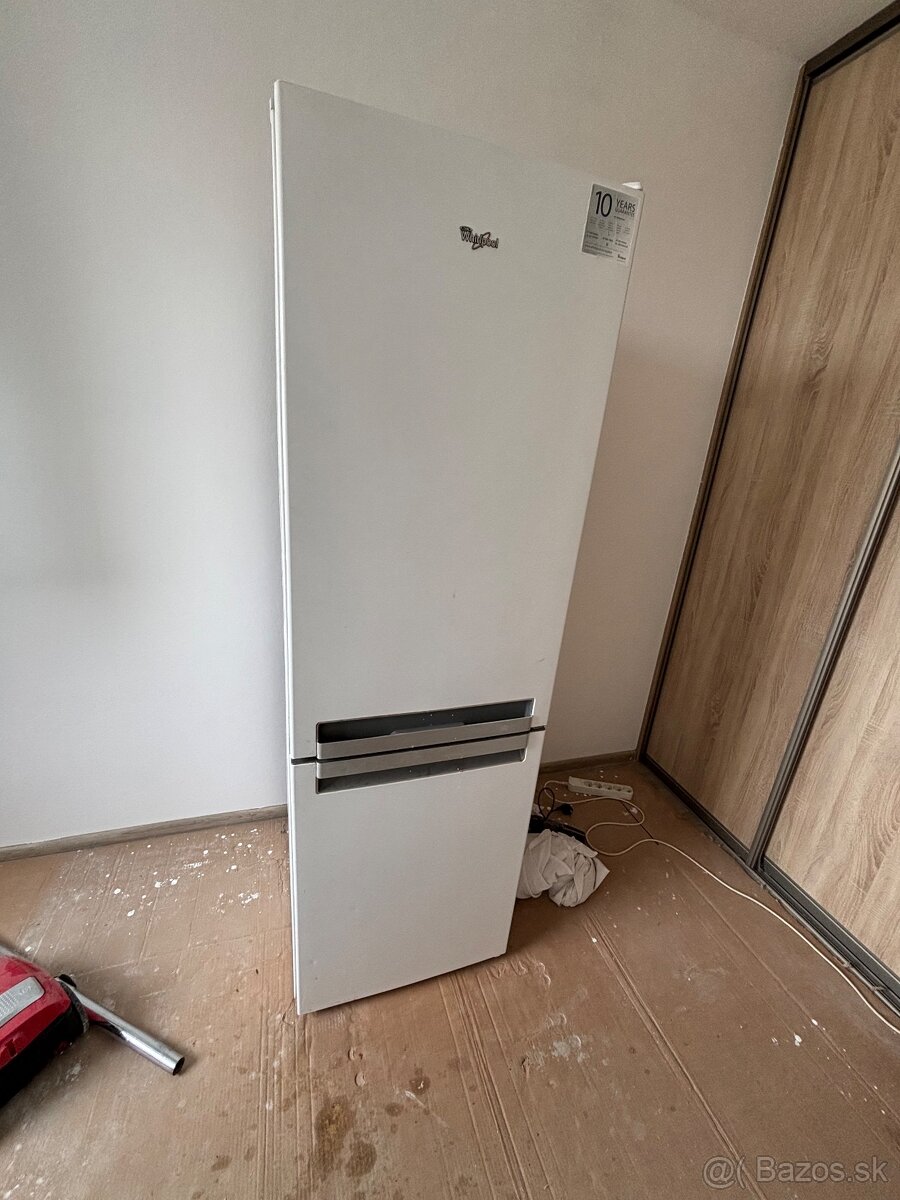 RezervovanéChladnička s mraznickou Whirlpool No Frost