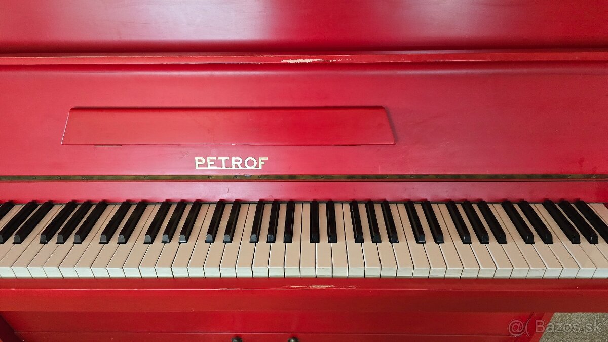 Piano Petrof