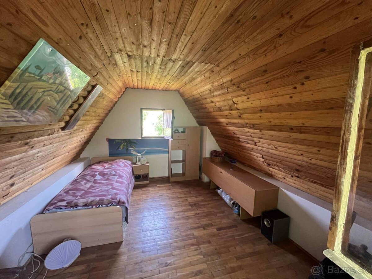 Murovaná chatka so záhradou Darmovise