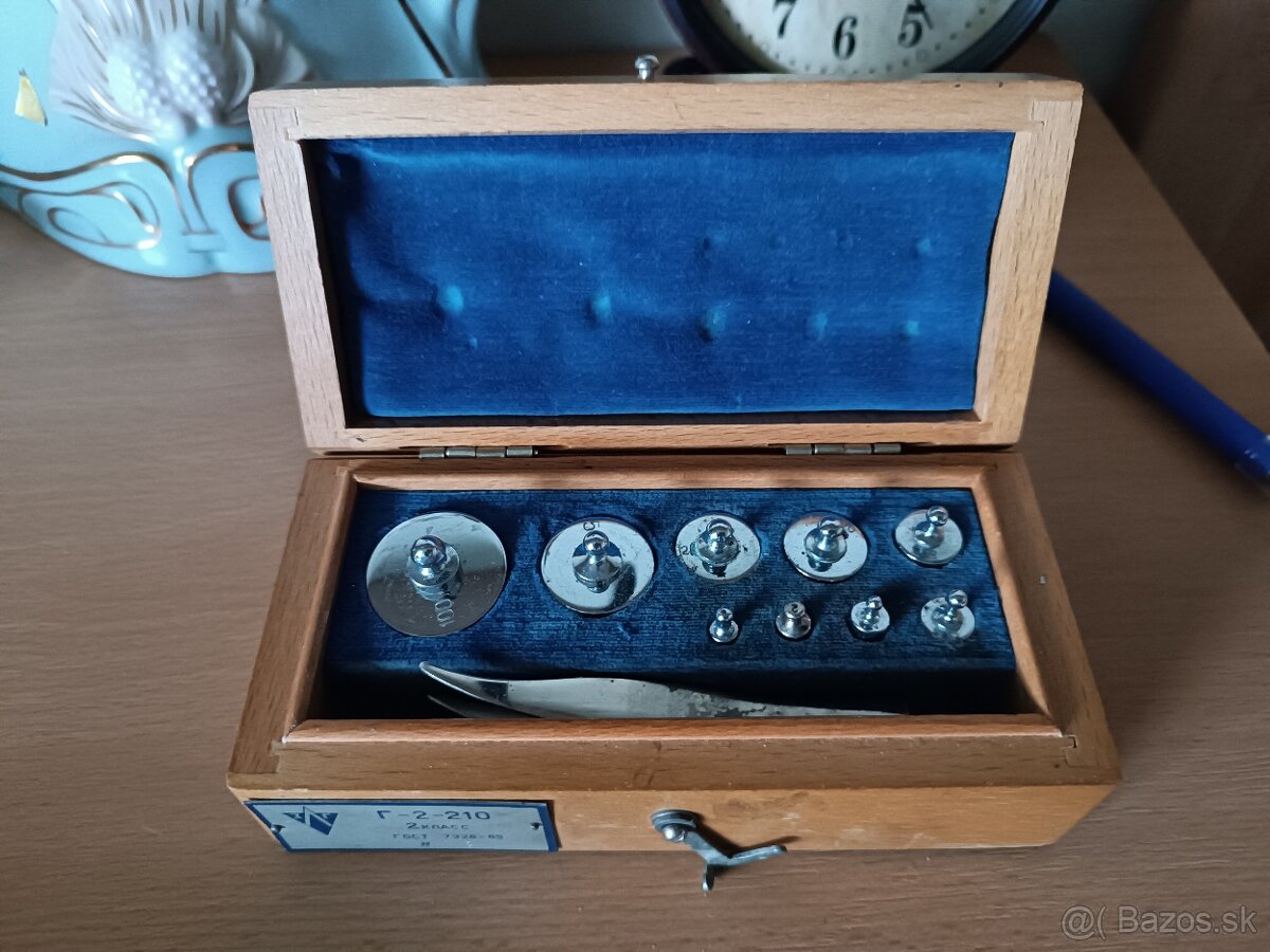 Sada závaží v drevenej krabičke ZSSR