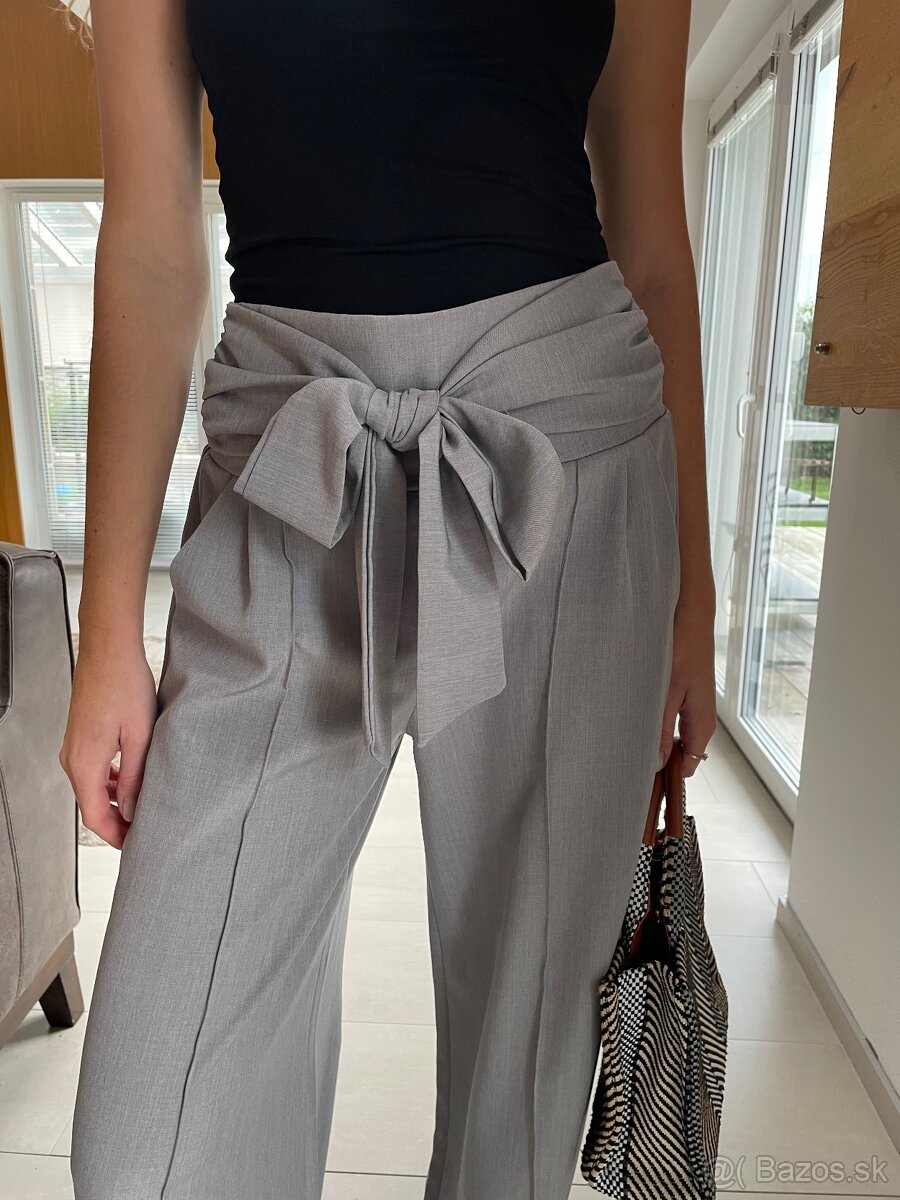 Dámske perfektne elegantne nohavice