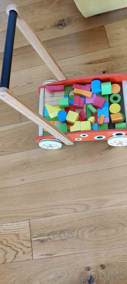 Chodítko vozik s kockami
