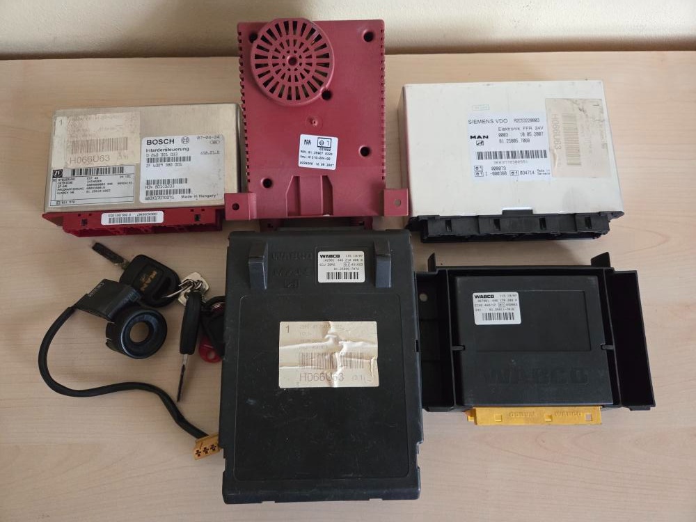 Sada řídicích jednotek MAN TGA