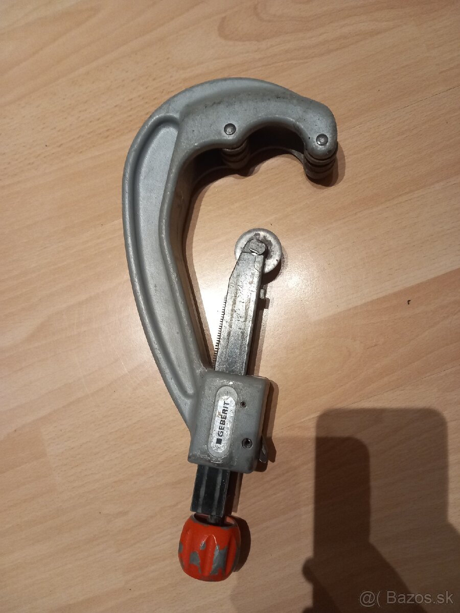 Rezák rúrok geberit 110mm +knipex kliešte