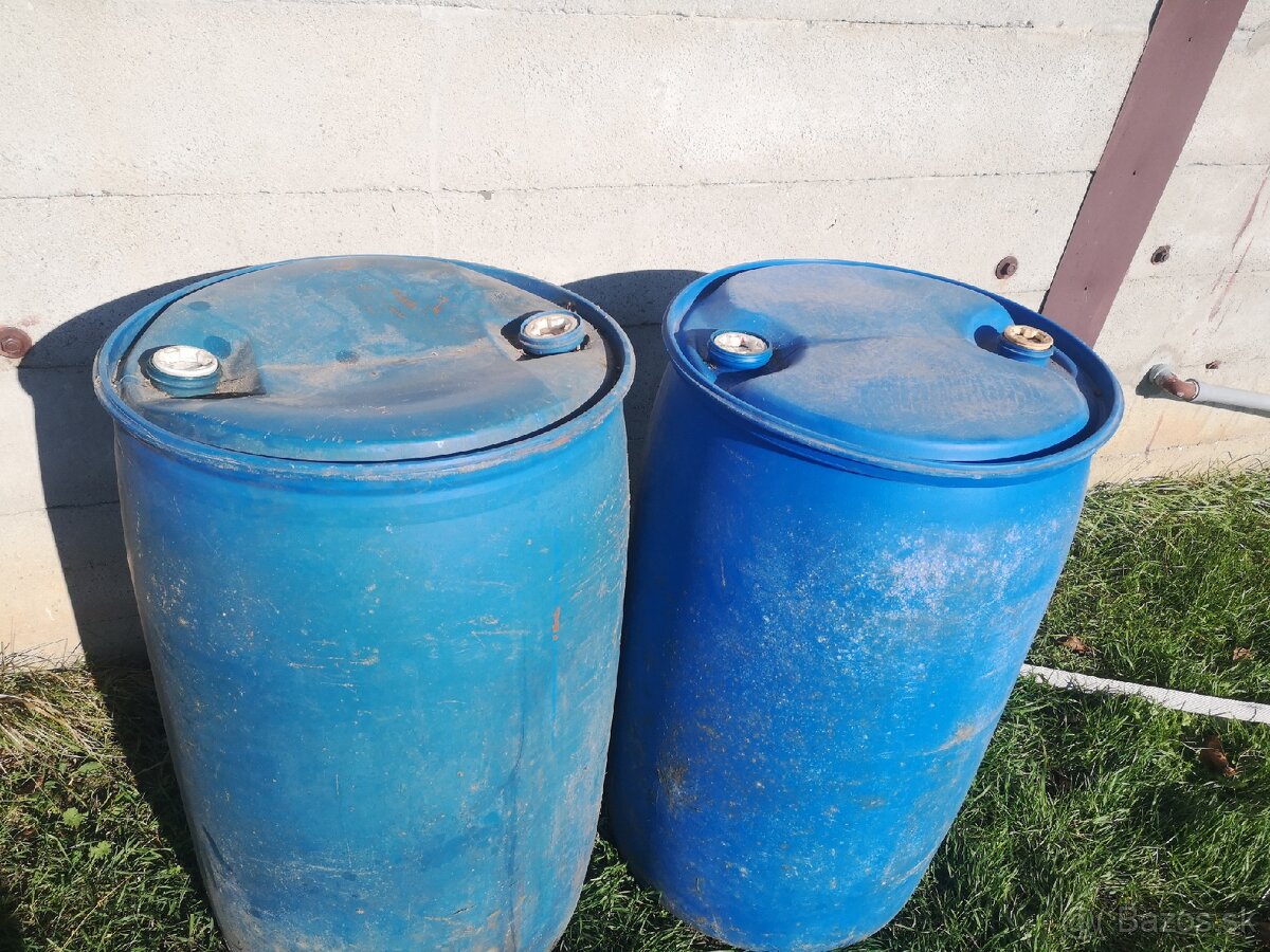 Predám Plastový Sud 220.Litrový su z PHM(nafta)