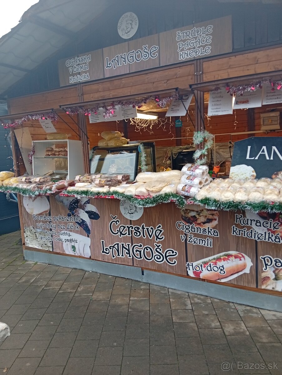 Drevená búdka stánok