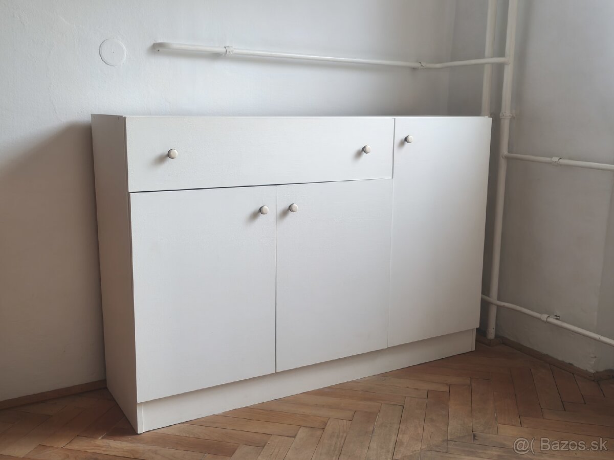 Biela komoda