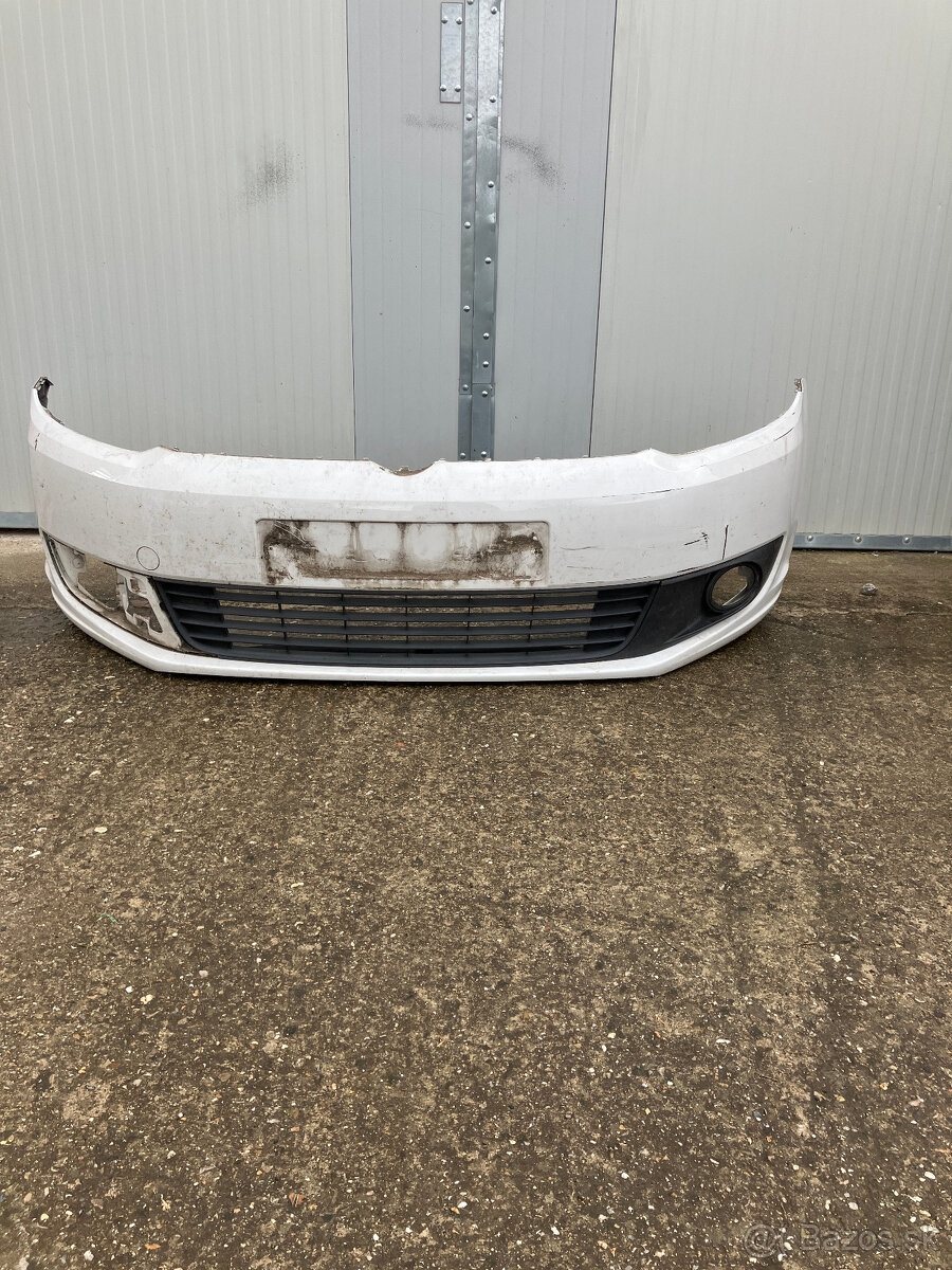 predni naraznik vw touran caddy 10-14 bily