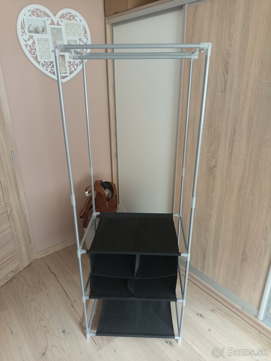Vešiak na oblečenie