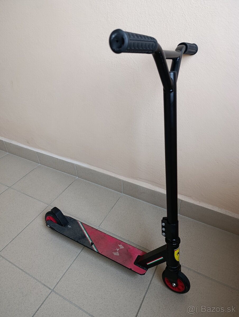 Kolobežka Ferrari
