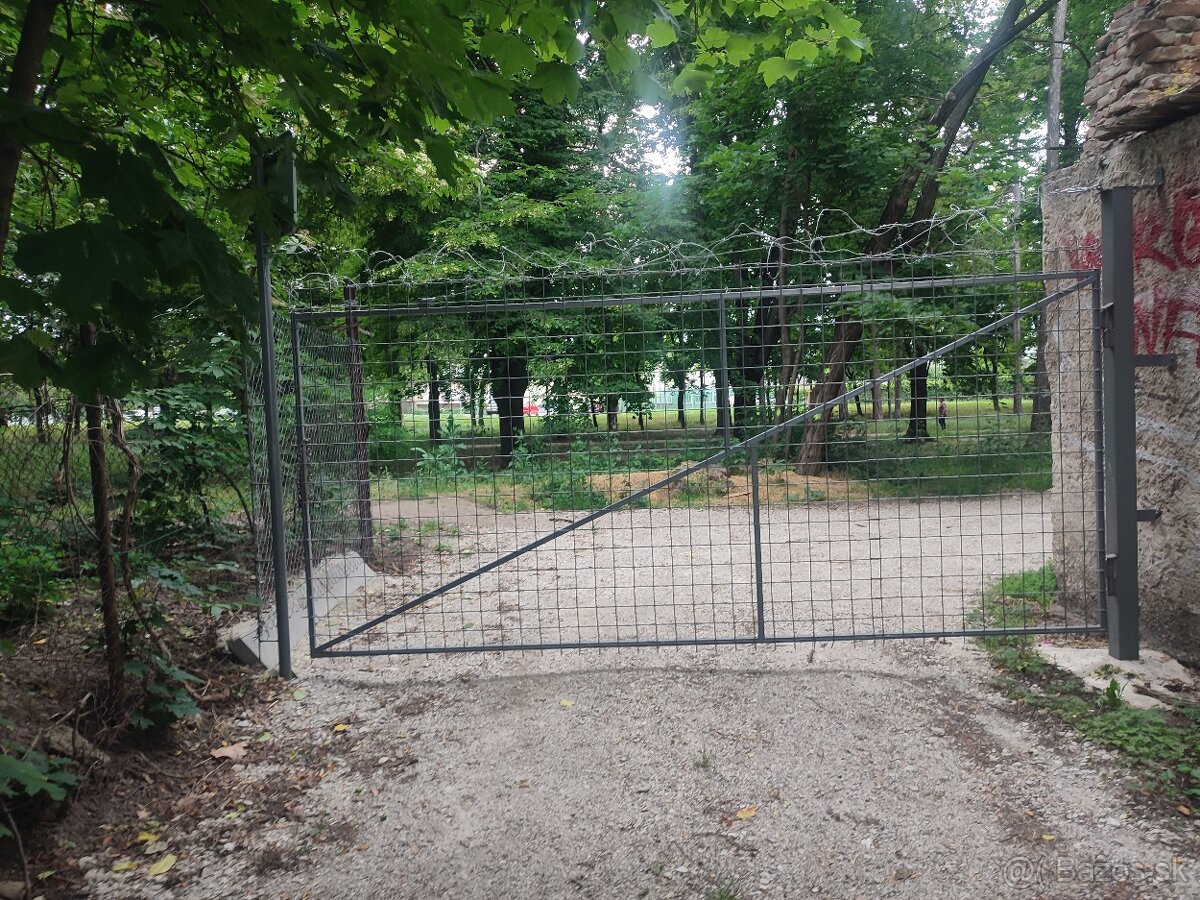 Prenajmem garáž na Staničnej ulici.