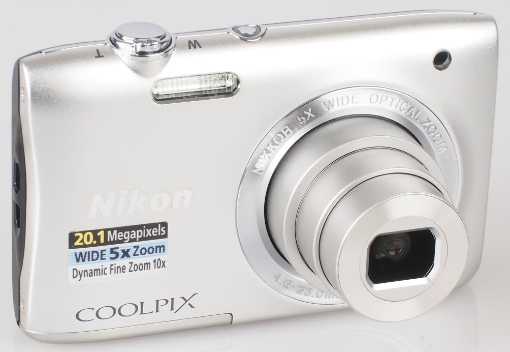 Predam fotoaparat Nikon CoolPix, 20 MPix, 5x opticky zoom.