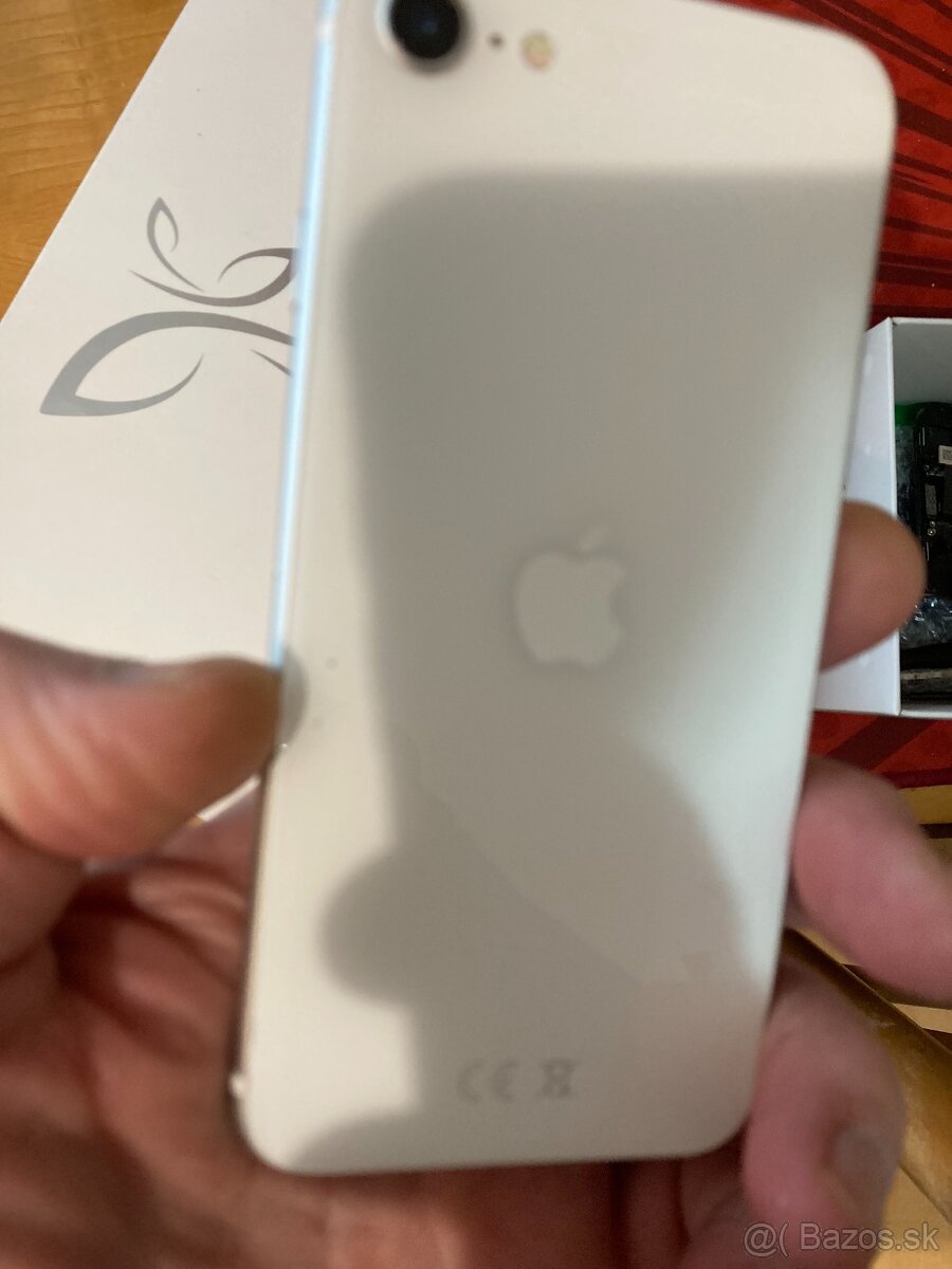 Kúpim poškodený Iphone SE 2020