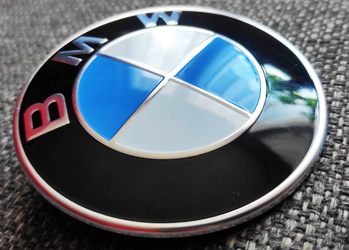 znak na kapotu na BMW - č.2