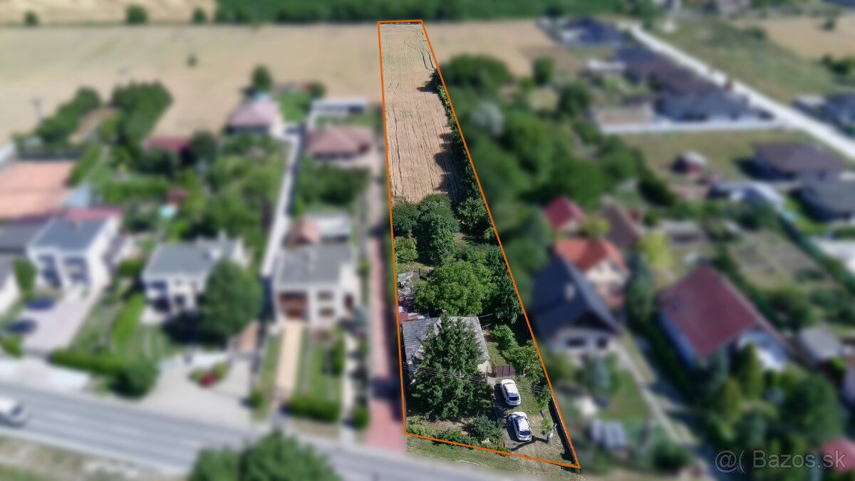 Veľkorysý pozemok 4543 m2 so starším RD - investícia