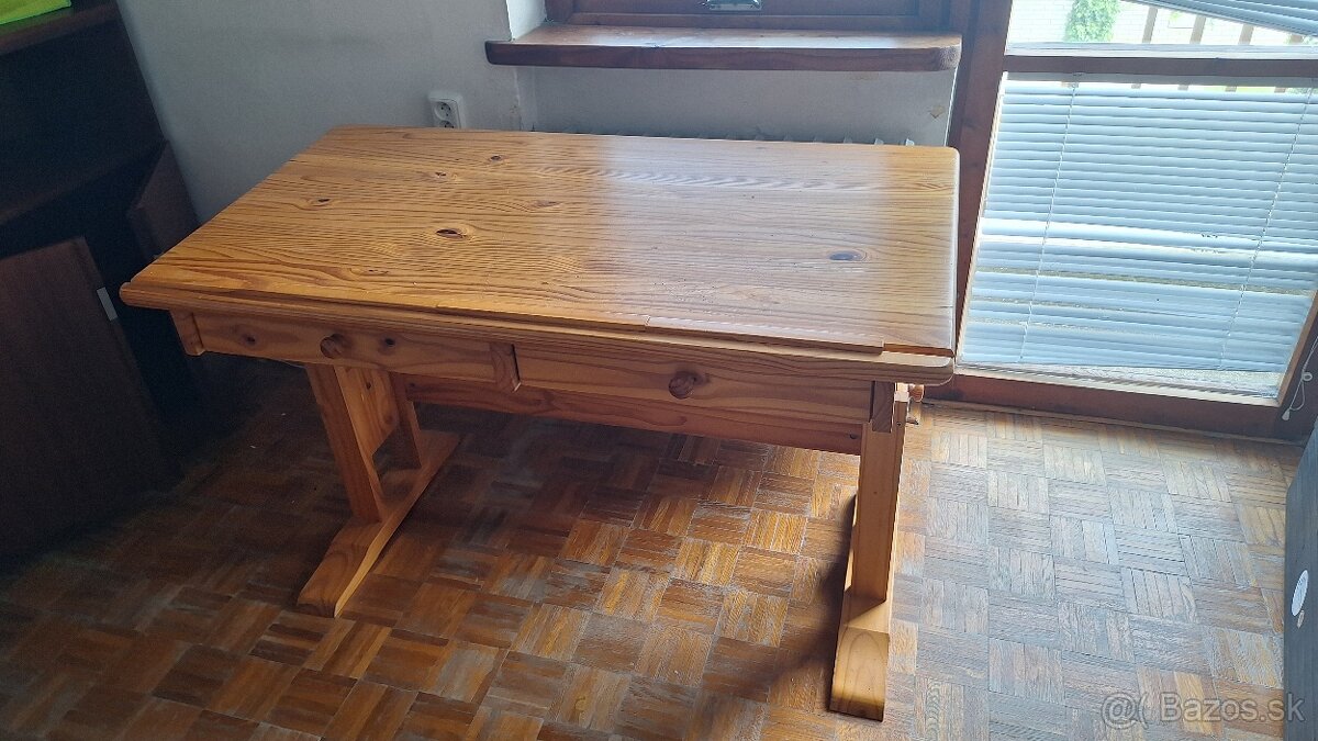 Predám 2 komody + výškovo a uhlovo nastaviteľný písací stôl