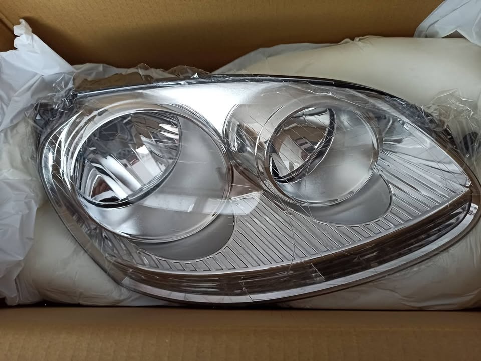 Predné svetlá Vw Golf 5 /Jetta