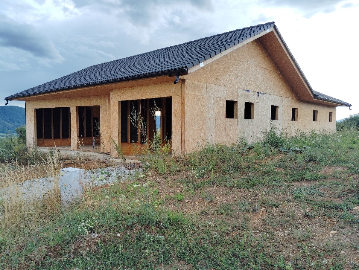 PREDAJ - zastrešená hrubá stavba - drevodom, Rožňava
