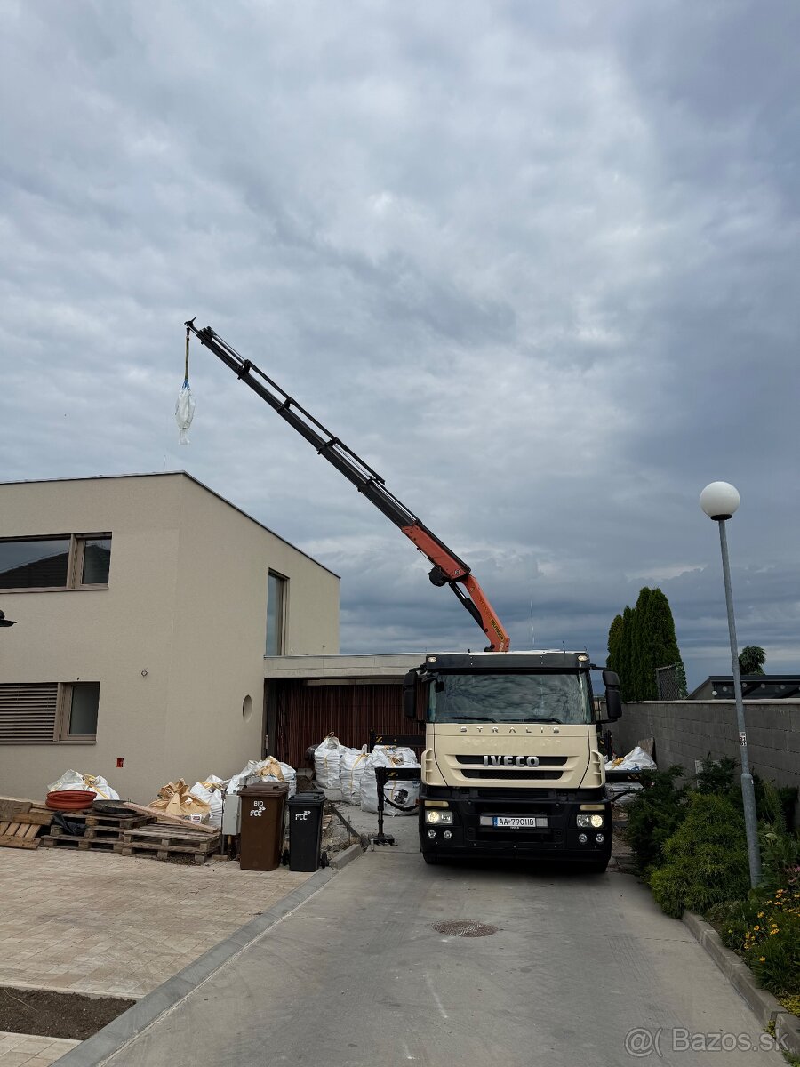 Autodoprava s hydraulickou rukou - dosah 25m
