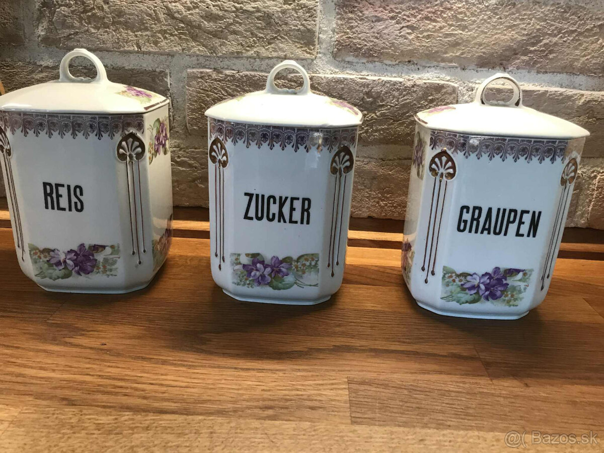 staré porcelánové dozy