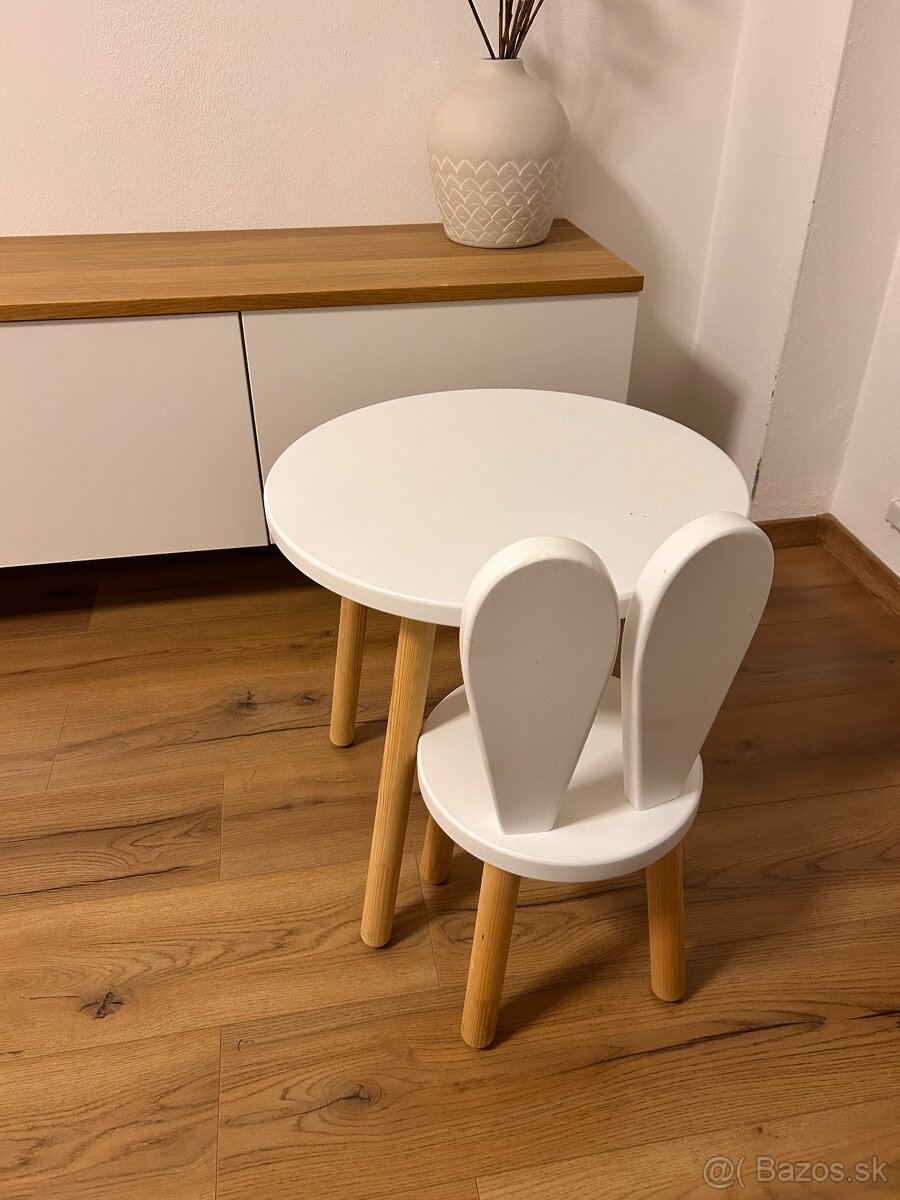 Detsky stol a stolicky