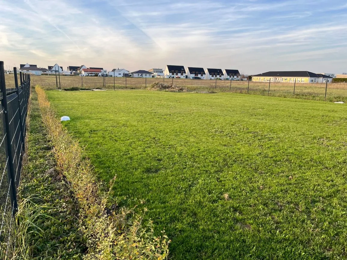 Nová cena slnečný a rovinatý stavebný pozemok, Čunovo.