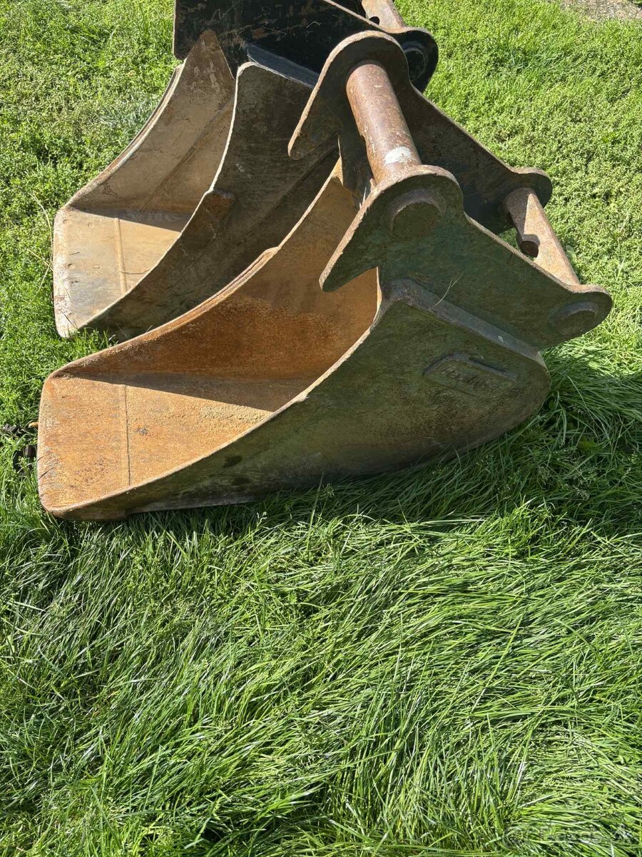 Predám 2 lyžice na bager za dobrú cenu