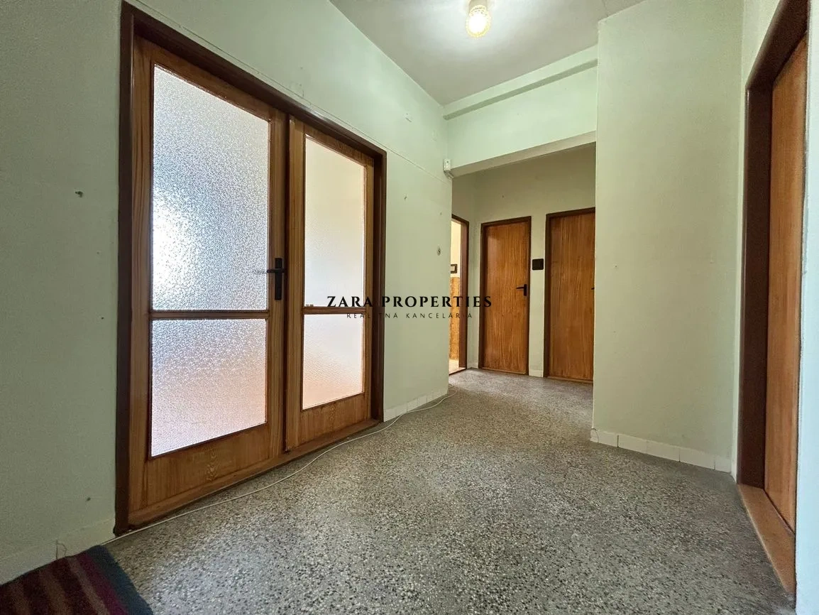 3 izbový byt v TEHLOVEJ bytovke, Púchov