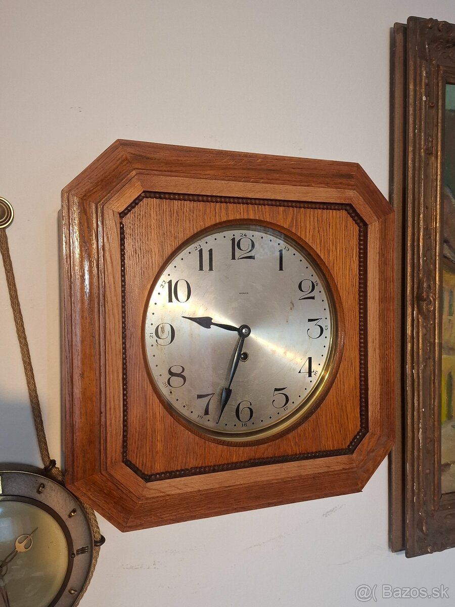 Predám funkčné starožitné nástenné hodiny KIENZLE 80 €