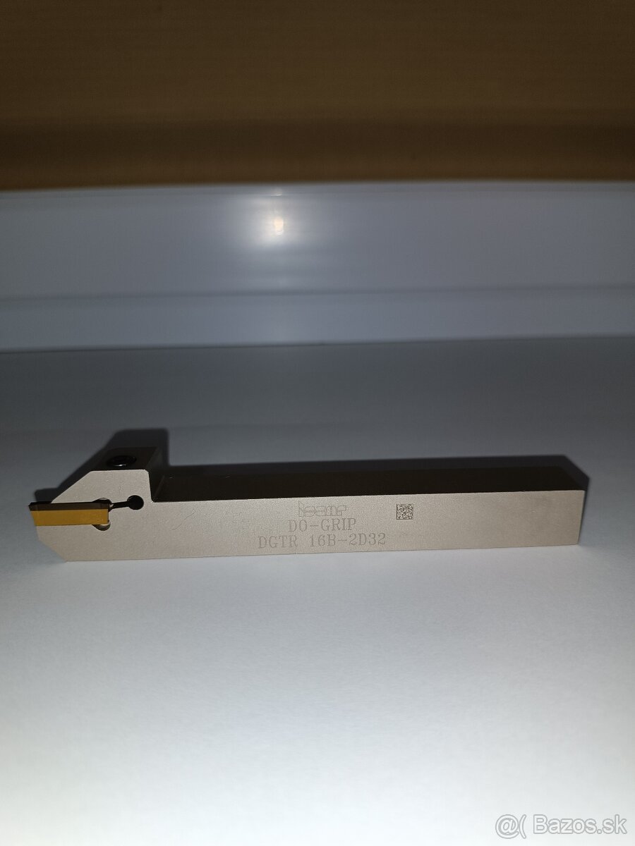 Predám upichovací držiak s plátkami iscar.