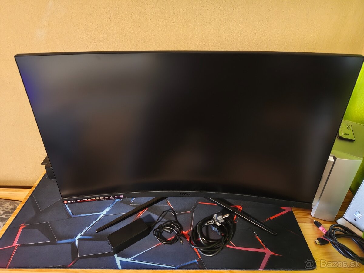 Zaoblený monitor Optix G32C4 31.5"