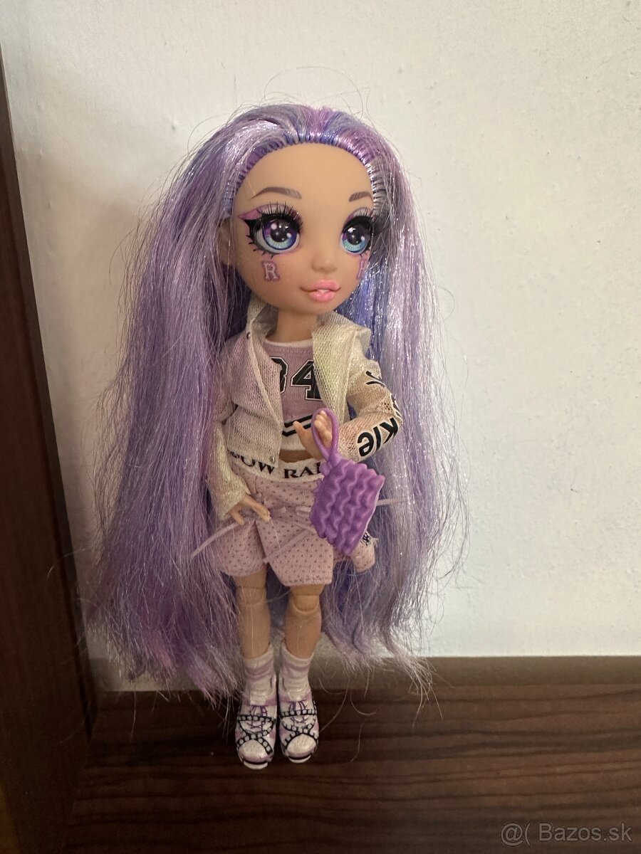 Violet cheerleader