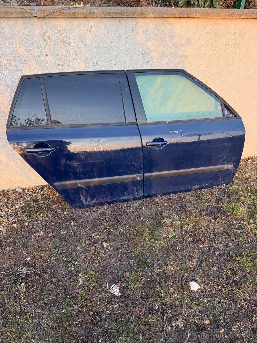 Pravá strana dvere Fabia 2