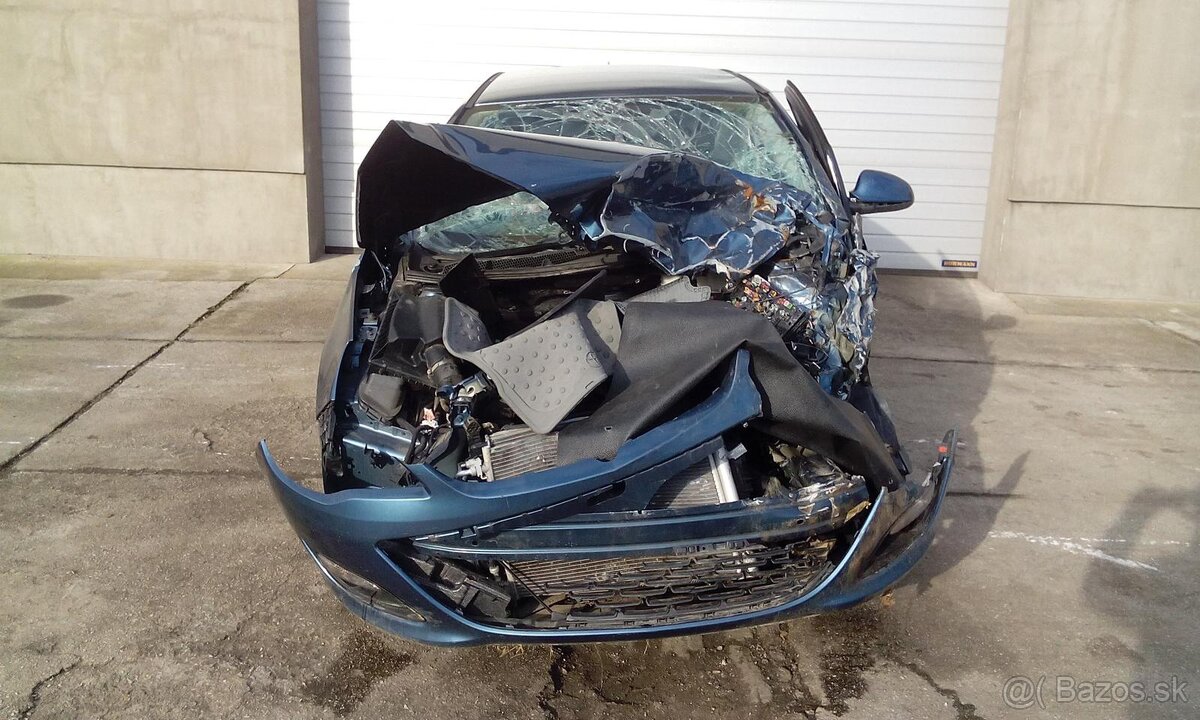 Predám náhradné diely na Opel astra J 1,4Benzin