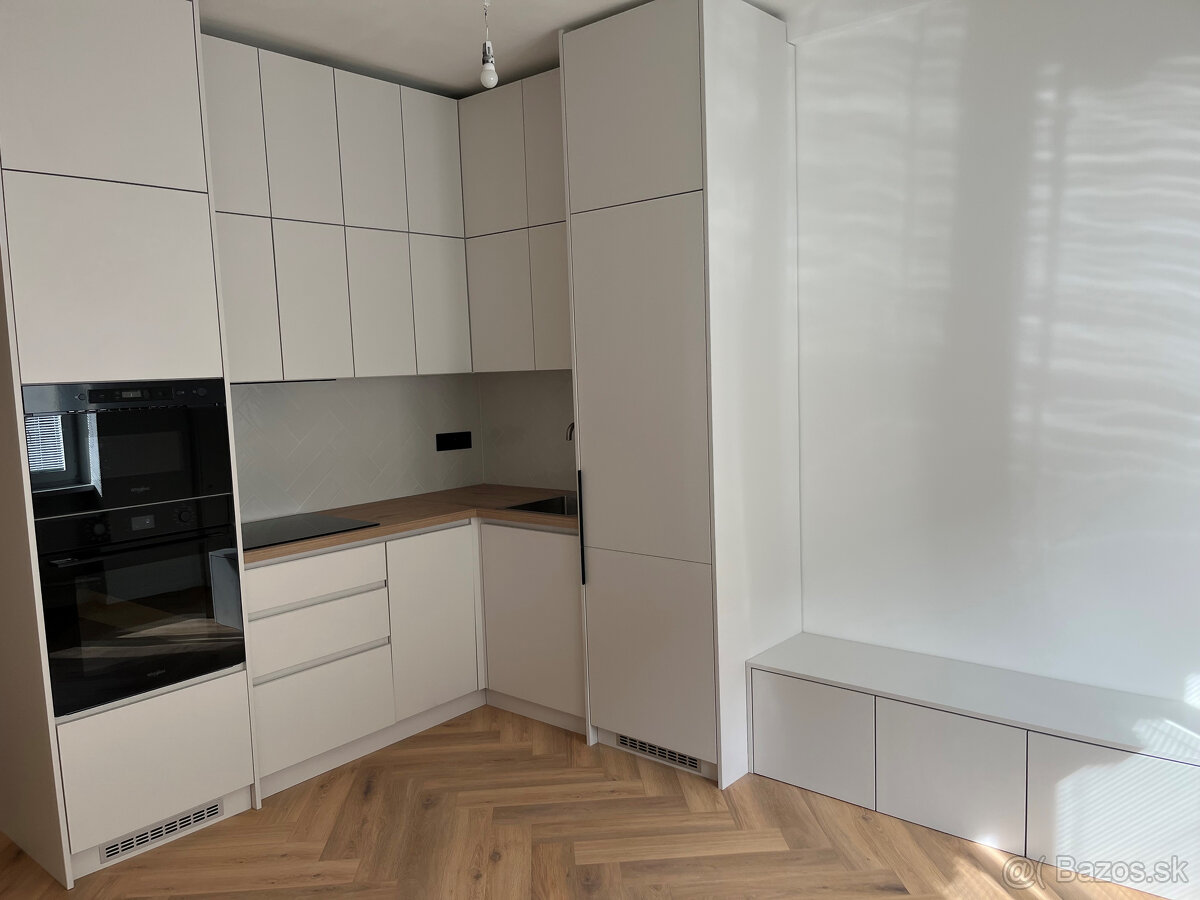 Prenájom moderne zrekonštruovaného 3.izb.bytu na Sibirskej u