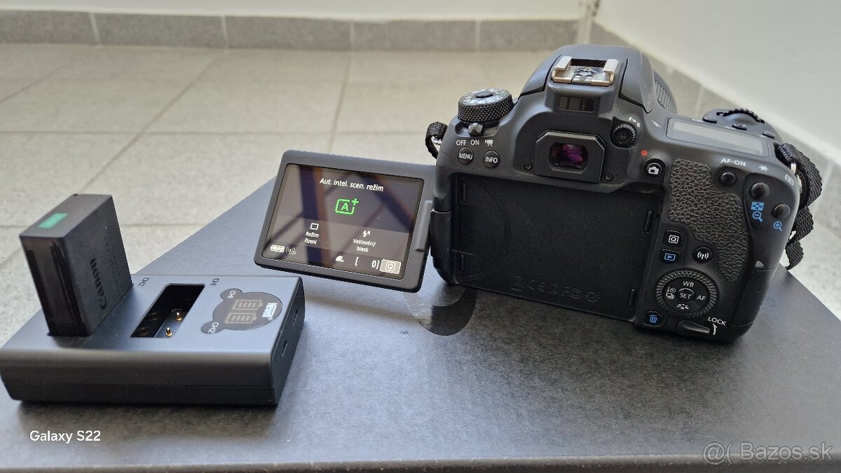 CANON EOS 77D